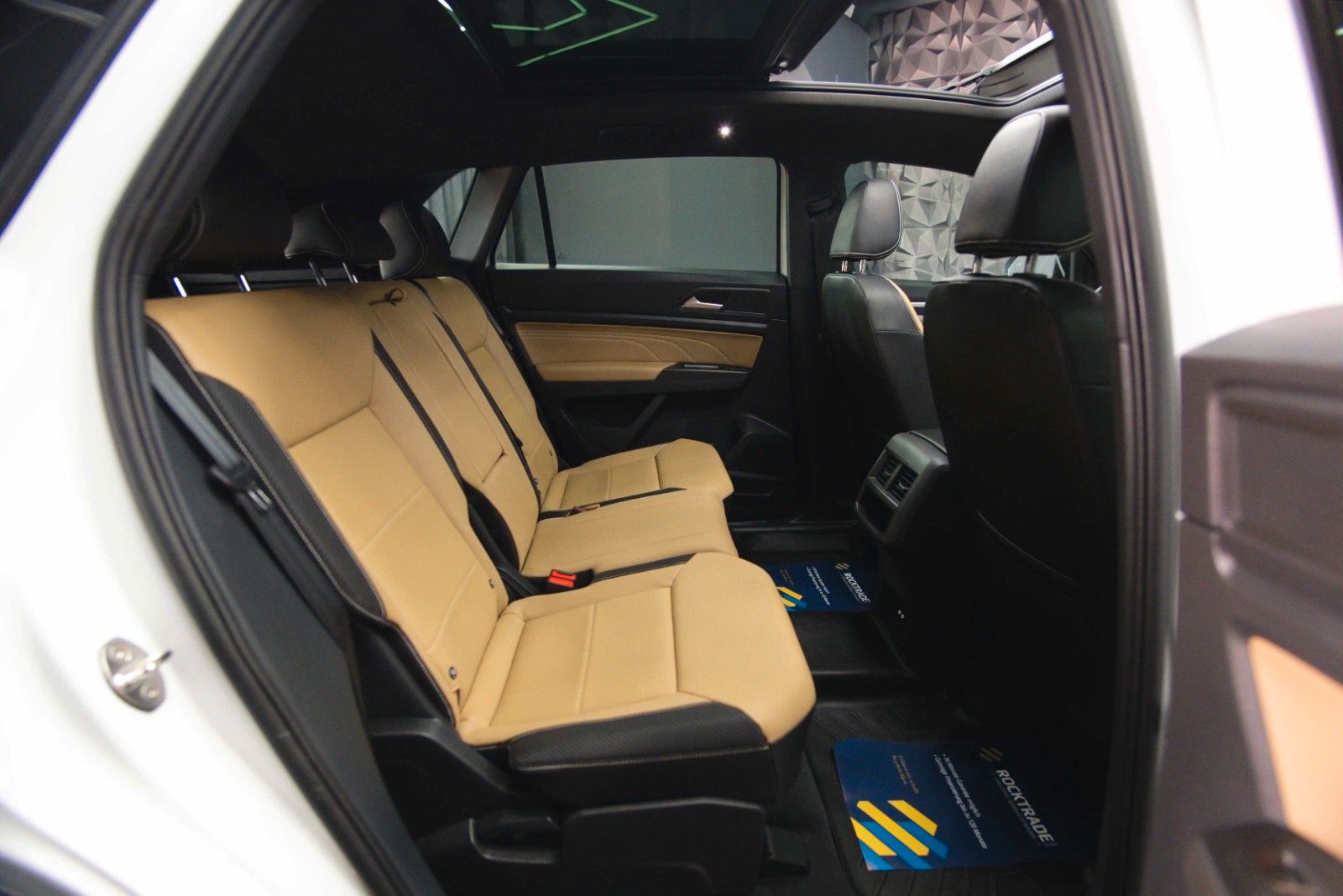 Fahrzeugabbildung Volkswagen ATLAS 3.6 Cross Sport 4x4 R-Line Black 4Motion