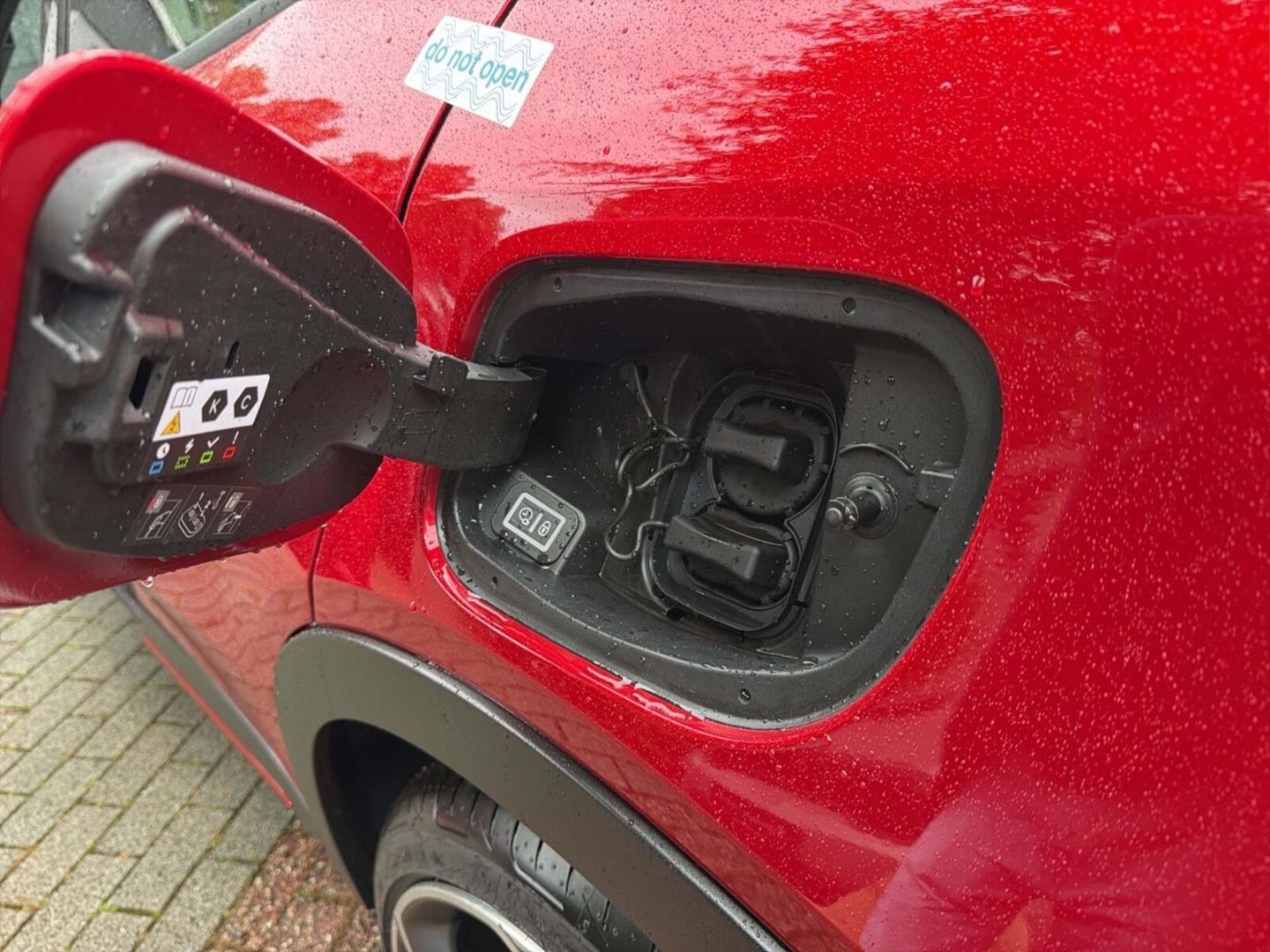 Fahrzeugabbildung Alfa Romeo Junior Elettrica VELOCE 280 PS voll Top Deal