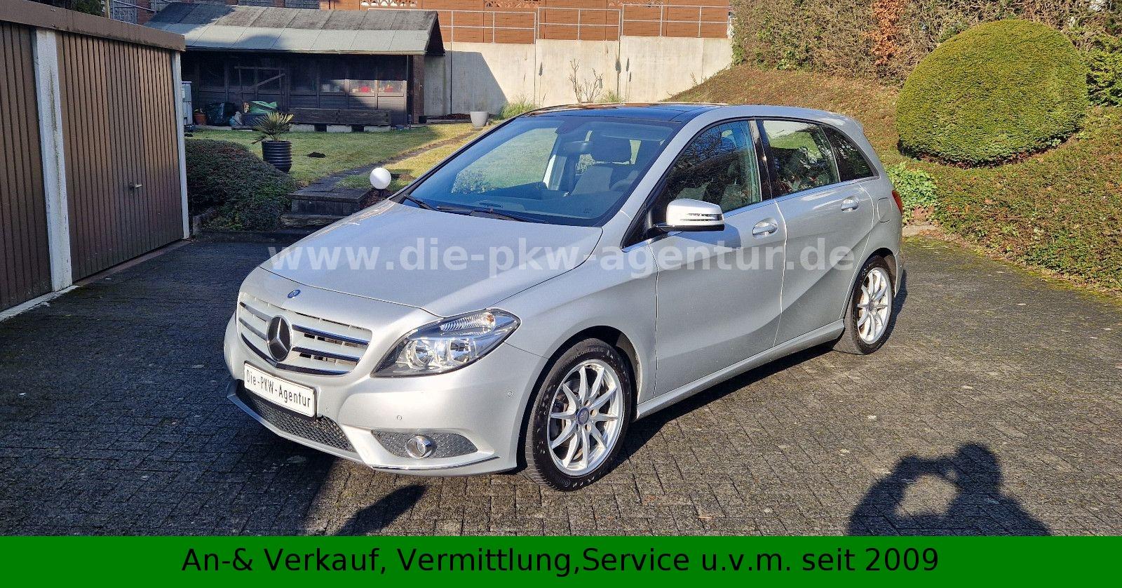 Mercedes-Benz B 180 *AHK*Schiebe-PANO*1.Hand*NAV*Kamera*Autom*
