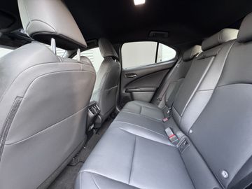 Lexus UX - 7