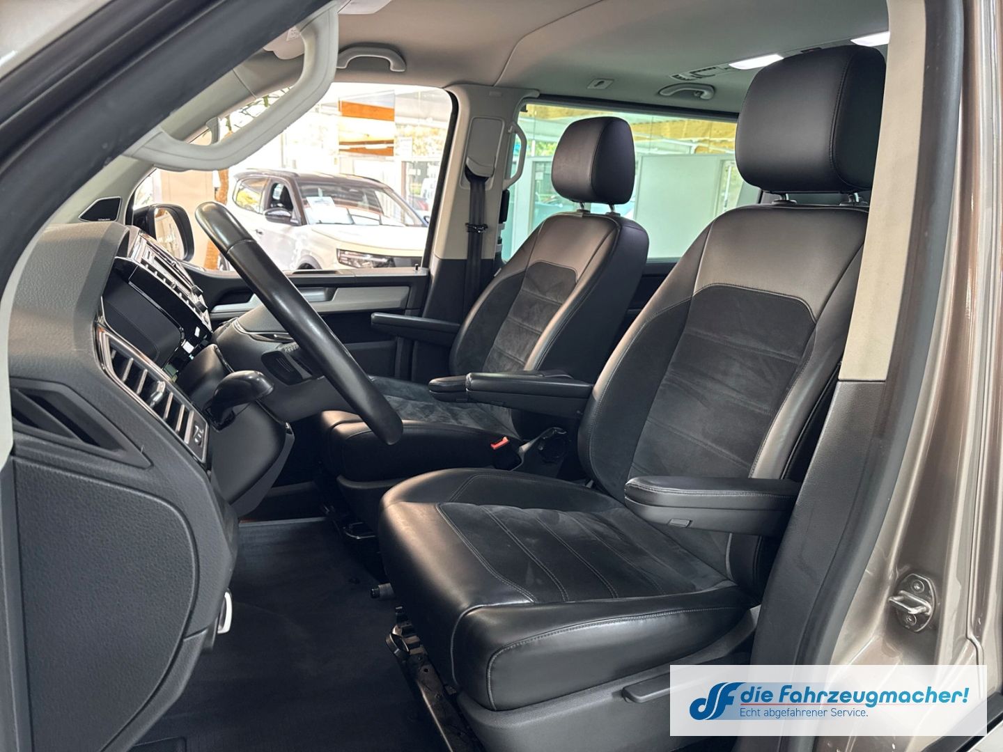 Fahrzeugabbildung Volkswagen T6 Multivan 4Motion Edition StandHZG Navi Leder