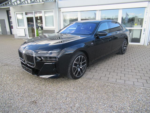 BMW 740d xDrive M Sport Vollausstattung Panoramad.