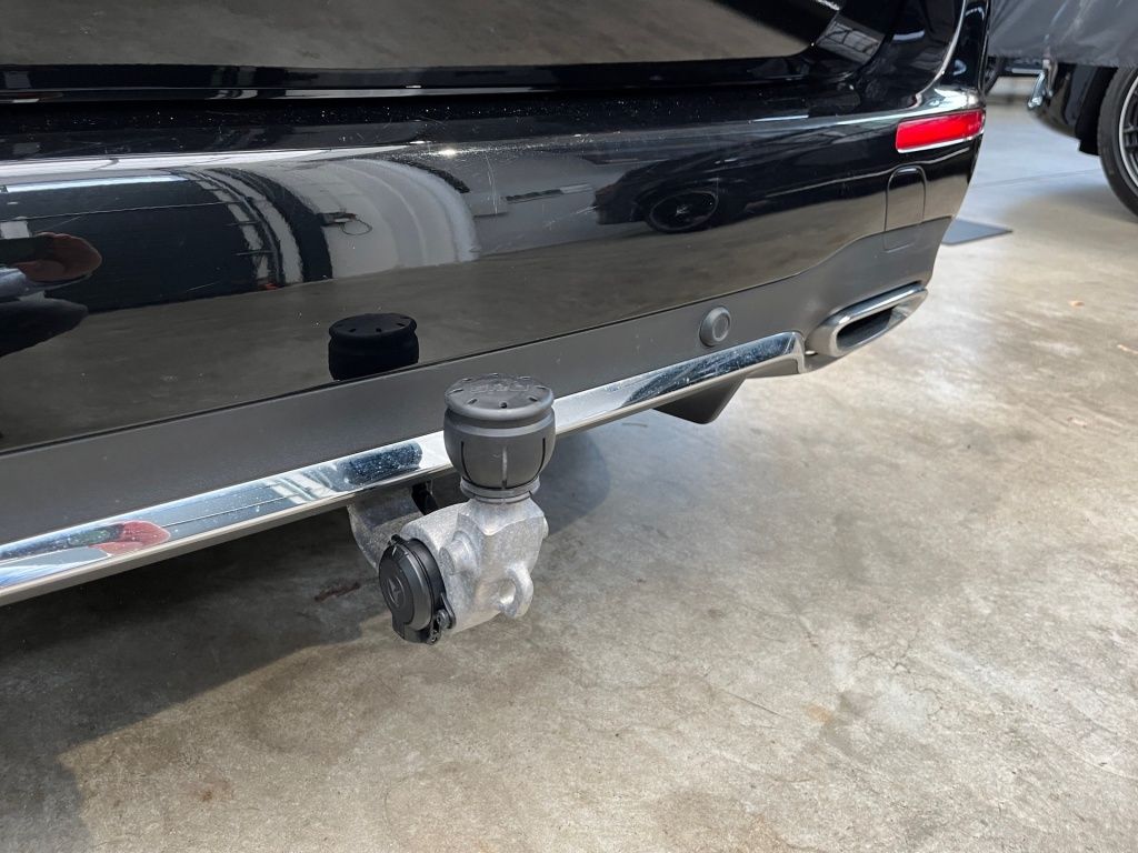 Fahrzeugabbildung Mercedes-Benz E 400 dT 4M AMG AHK Totwi. LED SHZ Sport Ambie.