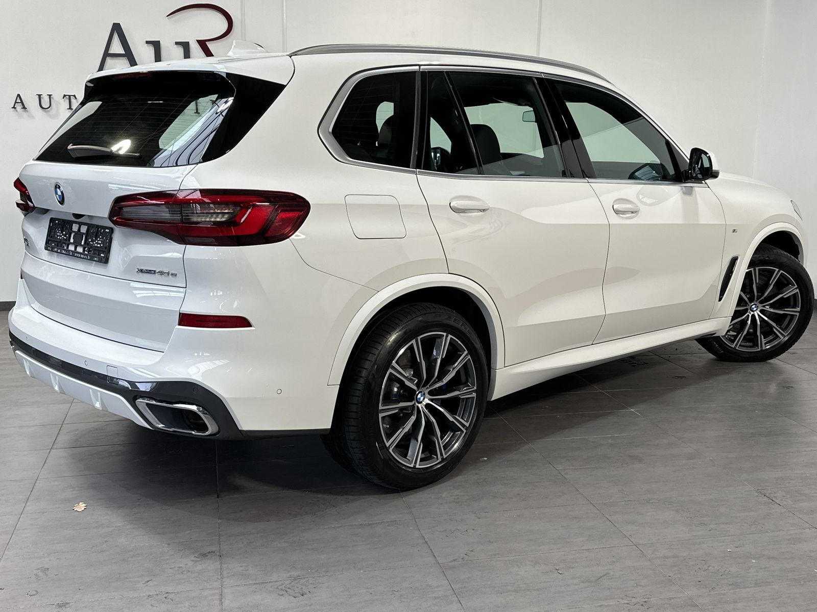 Fahrzeugabbildung BMW X5 xDrive45e M-Sport NAV+LED+AHK+360°KAMERA+20ZO