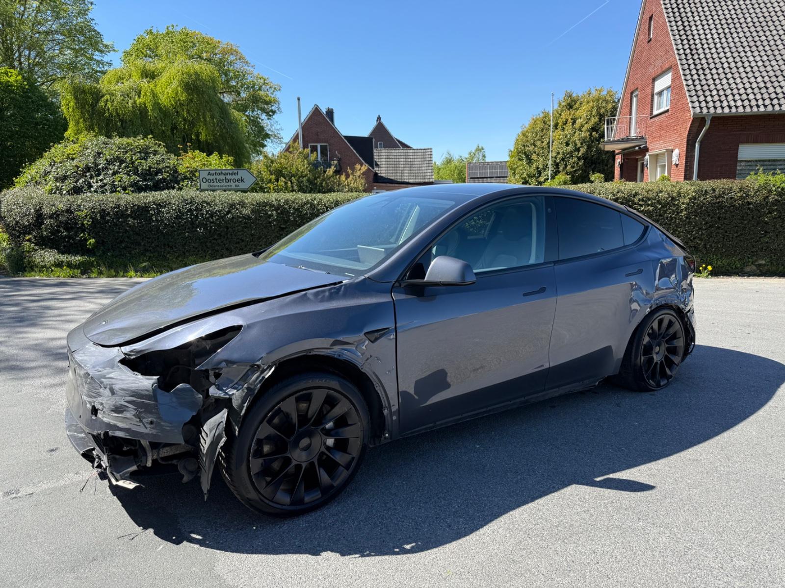 Tesla Model Y Long Range Dual AWD