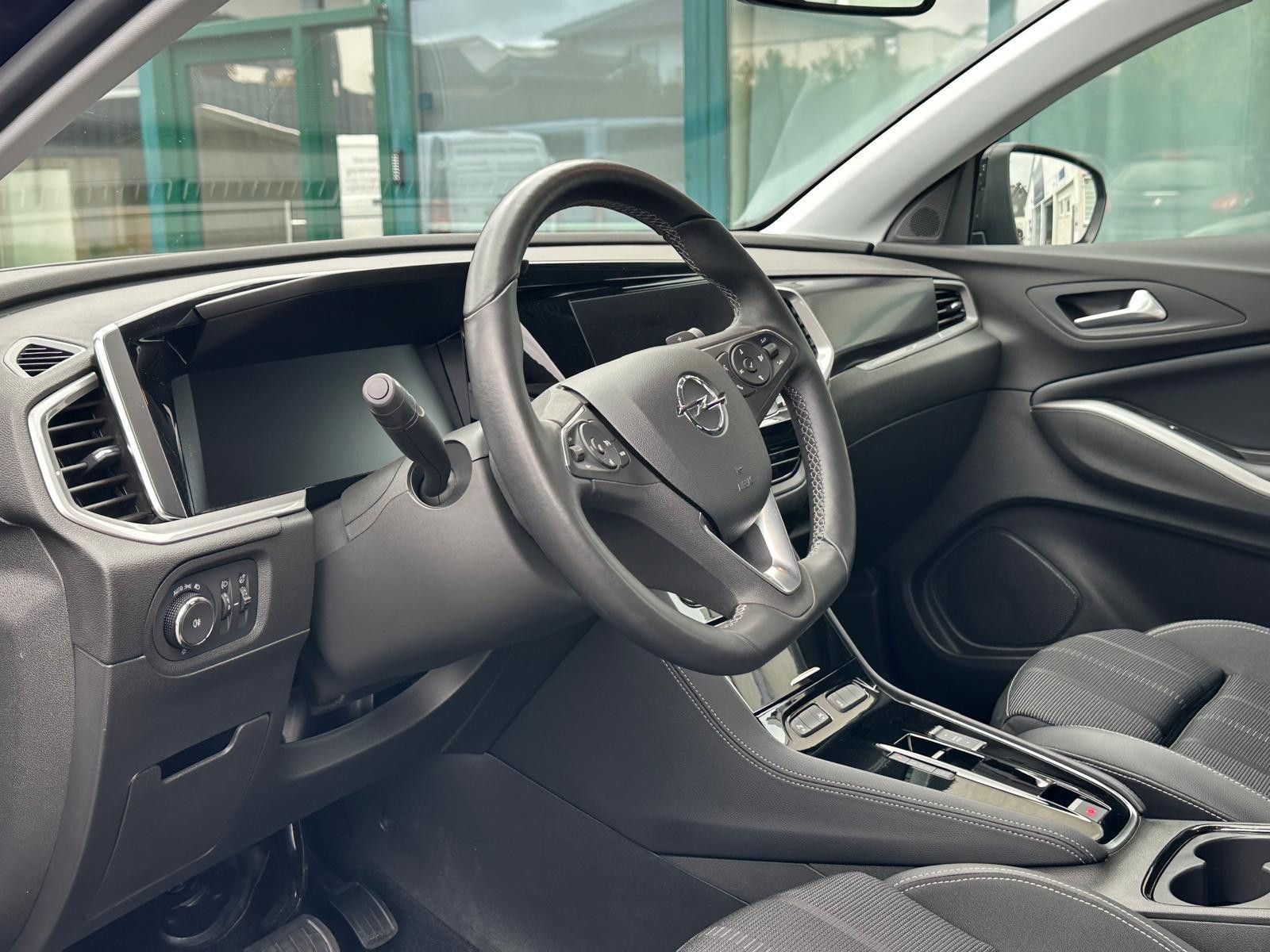 Fahrzeugabbildung Opel Grandland 1.2 GS Line VIRTUAL+LED+KAM+TEMPO+SHZ+