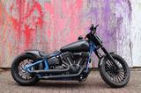 Harley-Davidson Softail Rocker C - Breakout Umbau- MCJ-Klappe