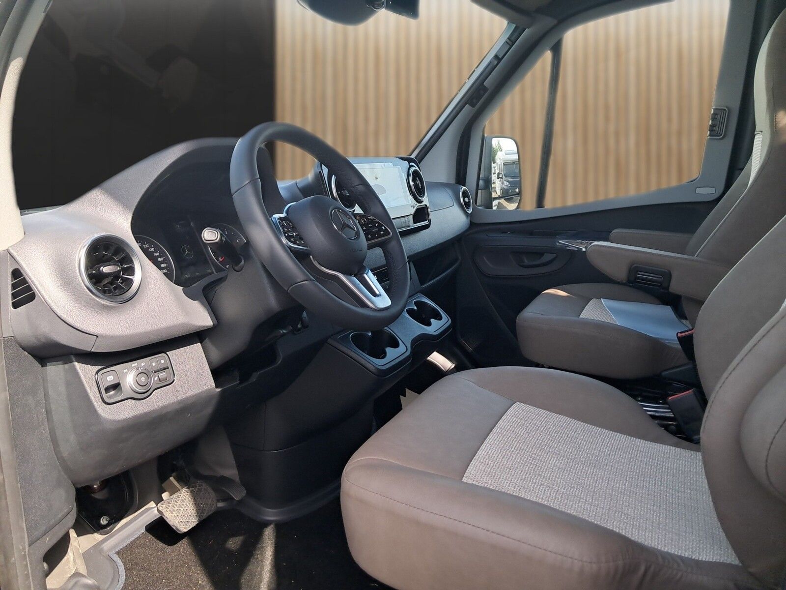 Fahrzeugabbildung Eura Mobil Profila T PT726EF Hubstützen,SAT,Solar,Lithium