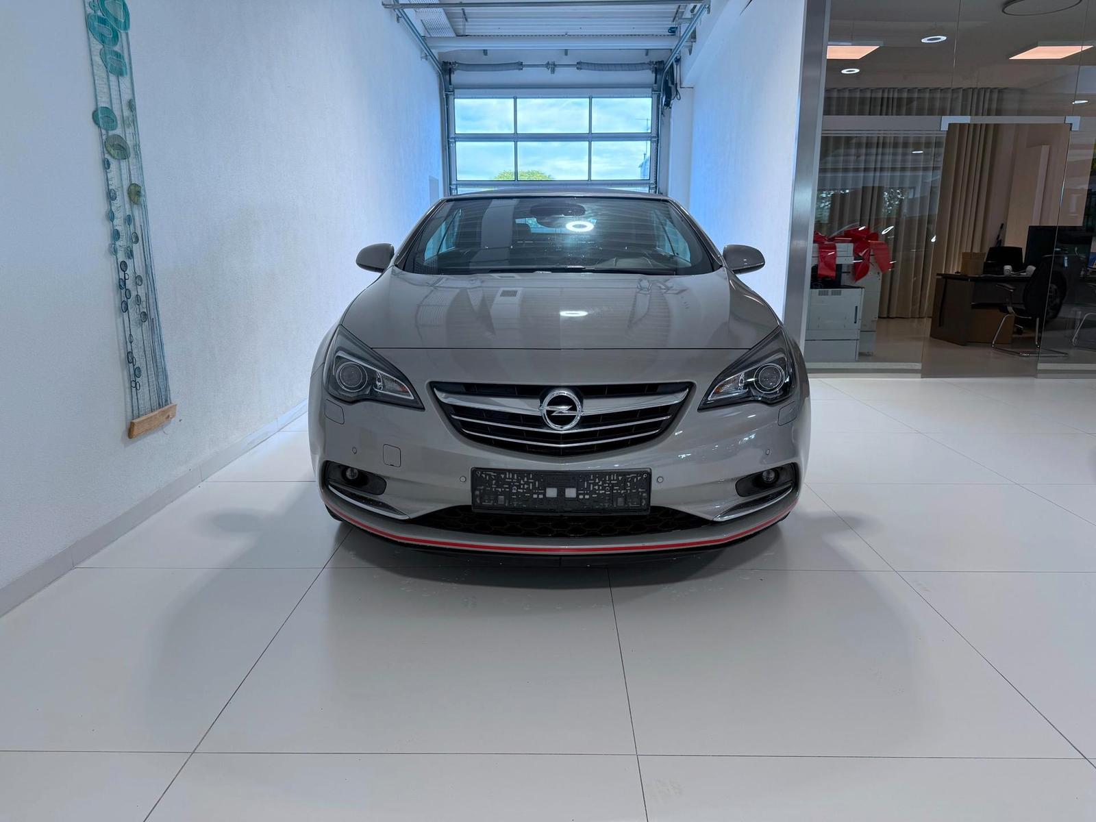 Opel Cascada 1.6 SIDI Turbo Innovation ecoFlex 2-Z...