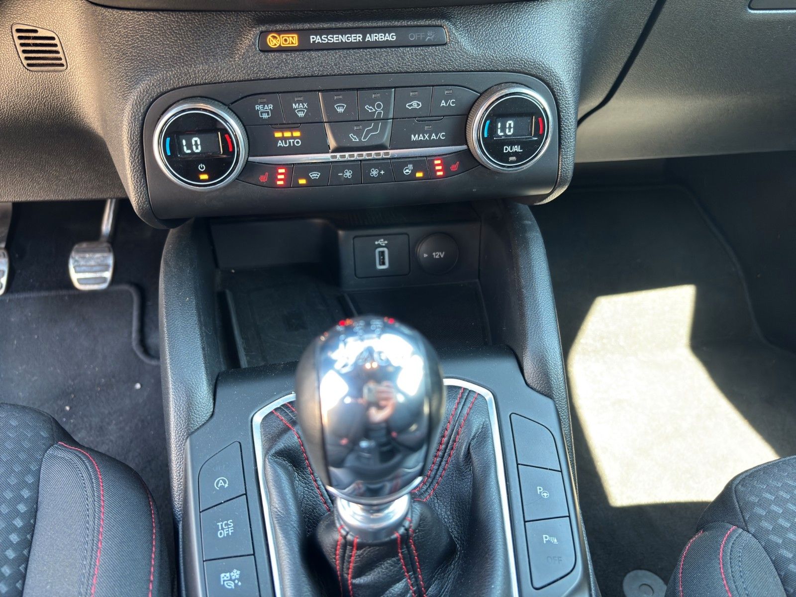 Fahrzeugabbildung Ford Focus Turnier ST-Line | LED | Winter