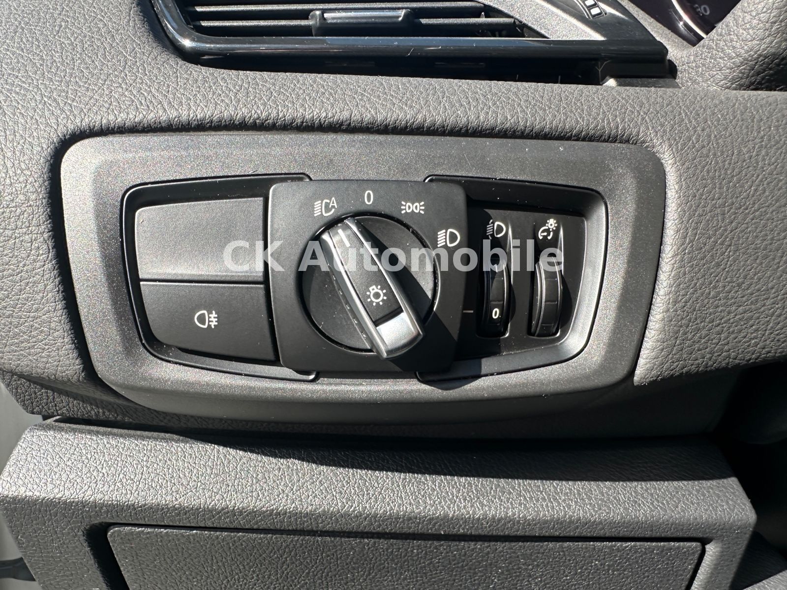 Fahrzeugabbildung BMW 218i Active Tourer Advantage Automatik/Navi/AHK