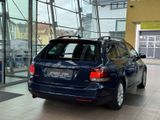 Volkswagen Golf VI 1.2 TSI Behindertgerechter Umbau Rollstu - Volkswagen Golf mit Benzin-Antrieb: Kombi, 1.2