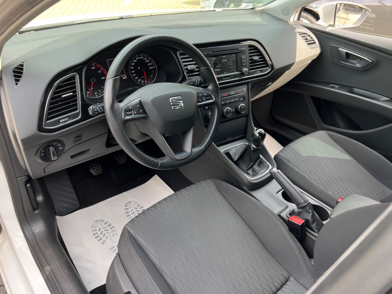 Fahrzeugabbildung SEAT Leon ST Style *SITZHEIZUNG* ROLLO *1.HAND*