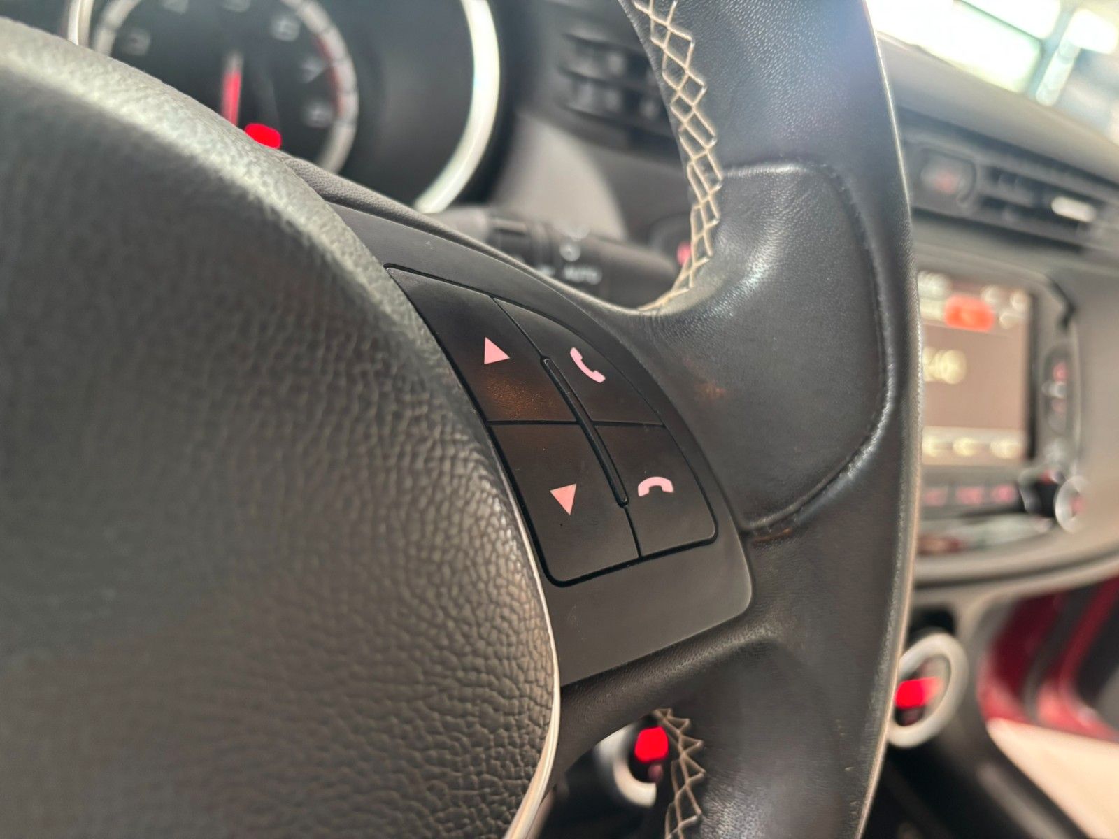 Fahrzeugabbildung Alfa Romeo Giulietta Turismo 1.4 QV-LINE NAVI/LEDER/PDC/TEM