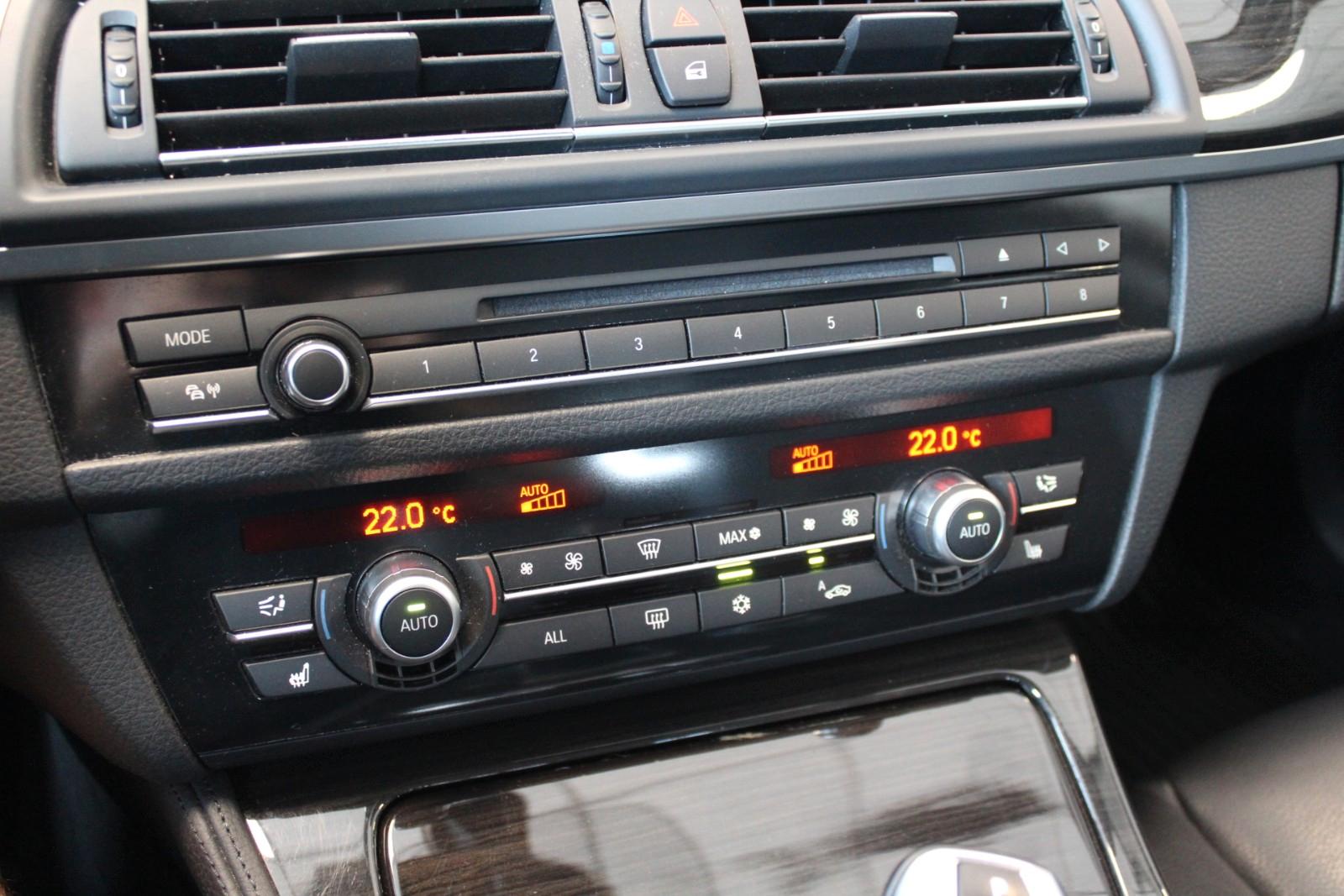 BMW 530 d Touring 245 ch • Boîte auto • 1ère Main - Cuir Dakota • Attelage • Bi-Xénon