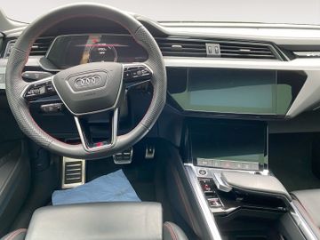Audi Q8 e-tron - 10