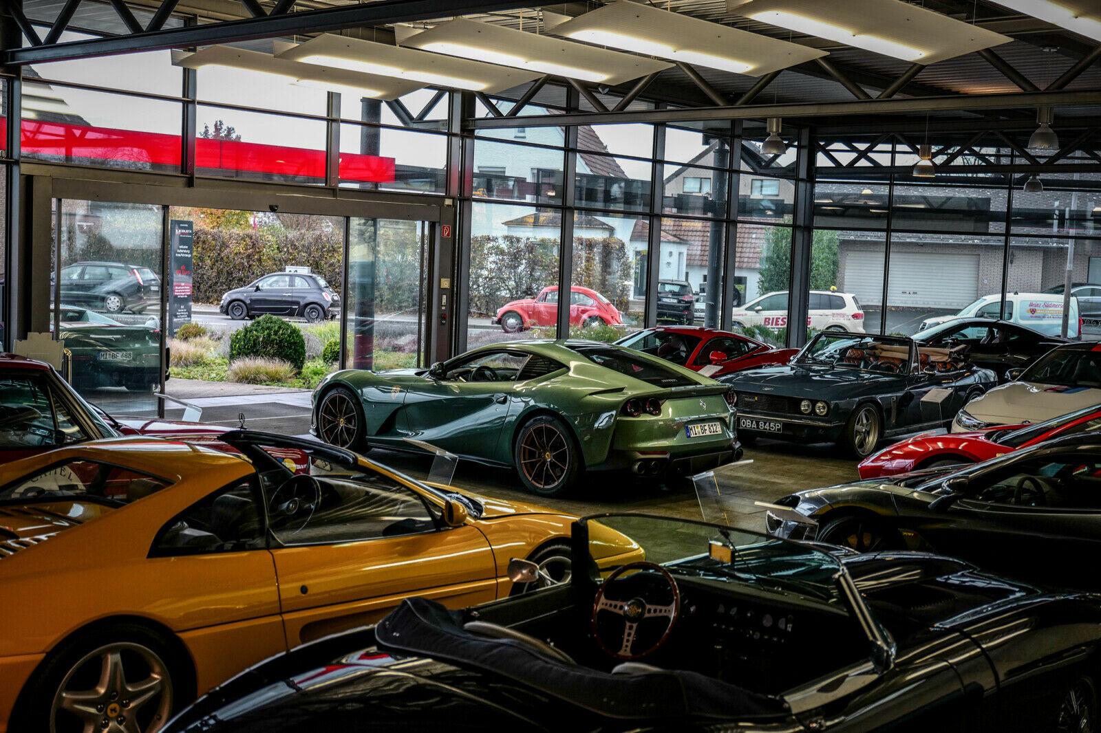 showroom-image-top