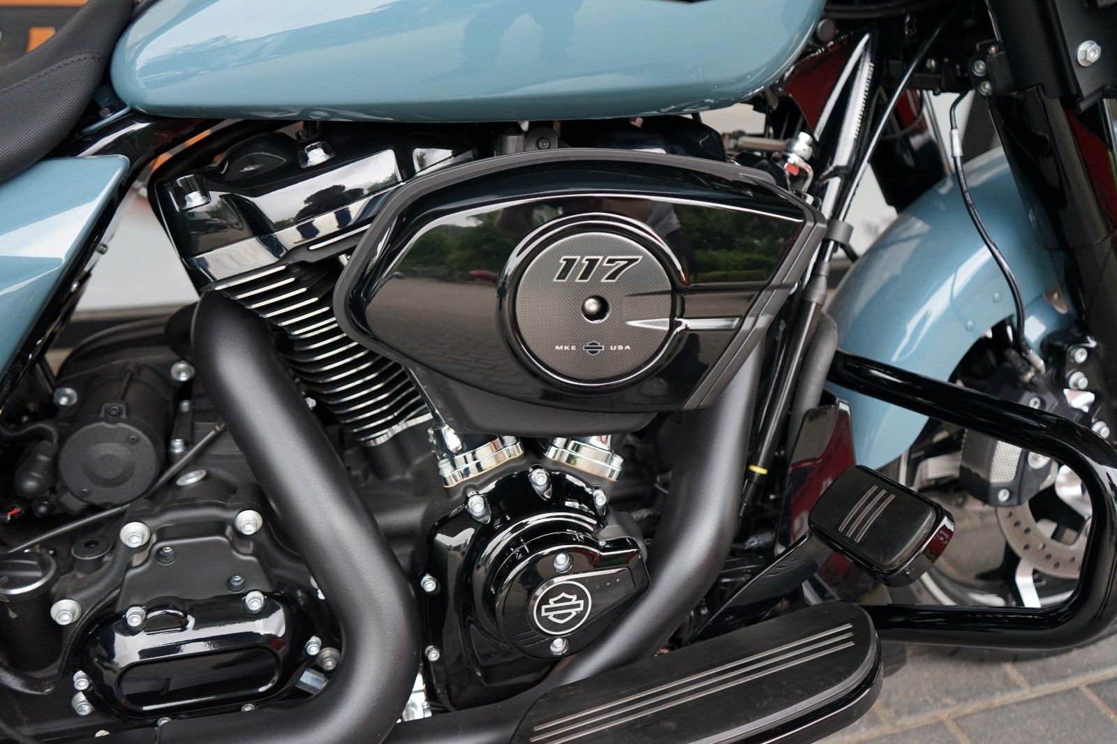 Fahrzeugabbildung Harley-Davidson Street Glide FLHX Black Finish mit Sissy Bar