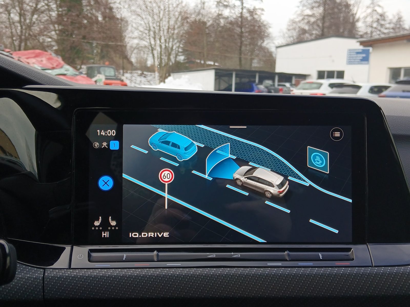 Fahrzeugabbildung Volkswagen Golf VIII Variant TSI R-Line LED AHK Navi AID AC