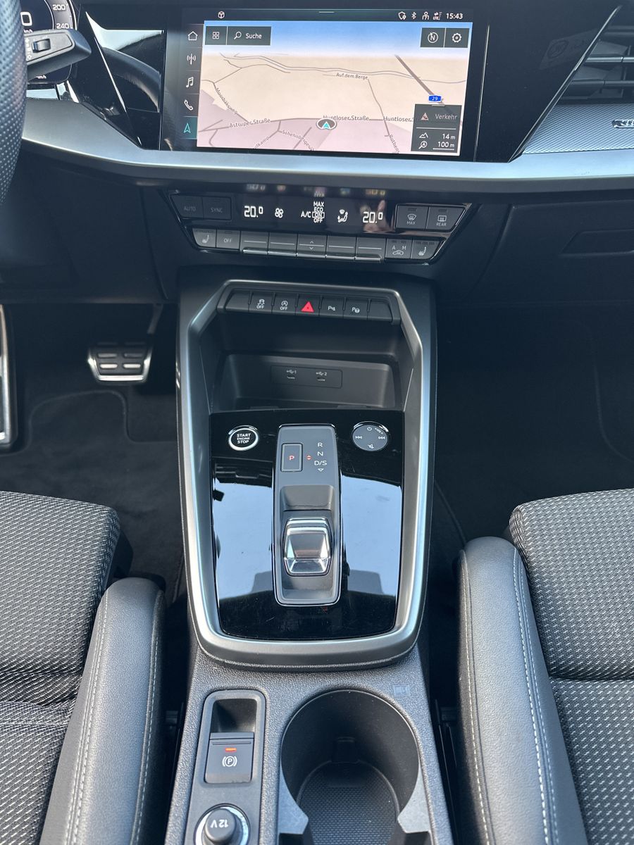 Fahrzeugabbildung Audi A3 SpB 35 TFSI S-Line NAV+LED+B&O+KAM+19ZO+VCOCK