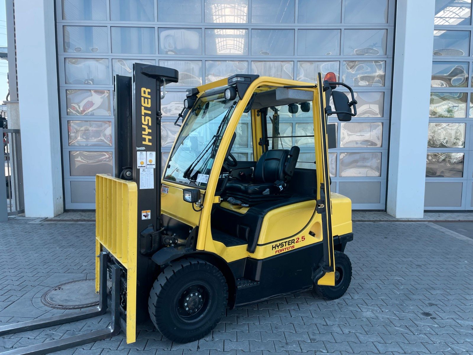 Fahrzeugabbildung Hyster H2.5FT / Duplex 3,3m / nur 948h / Waage