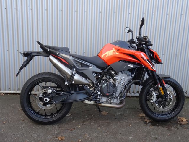 KTM 790 DUKE L 2024 mit Techpack, Top geflegt