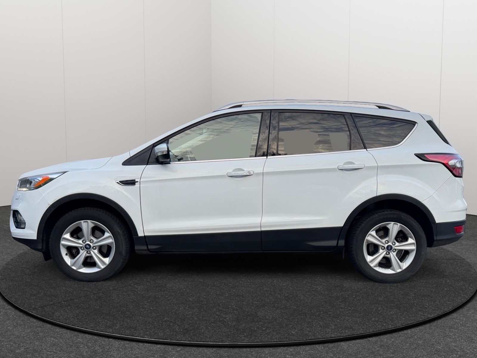 Fahrzeugabbildung Ford Kuga Titanium*LED*8Fach Alu*Kamera*Teilleder