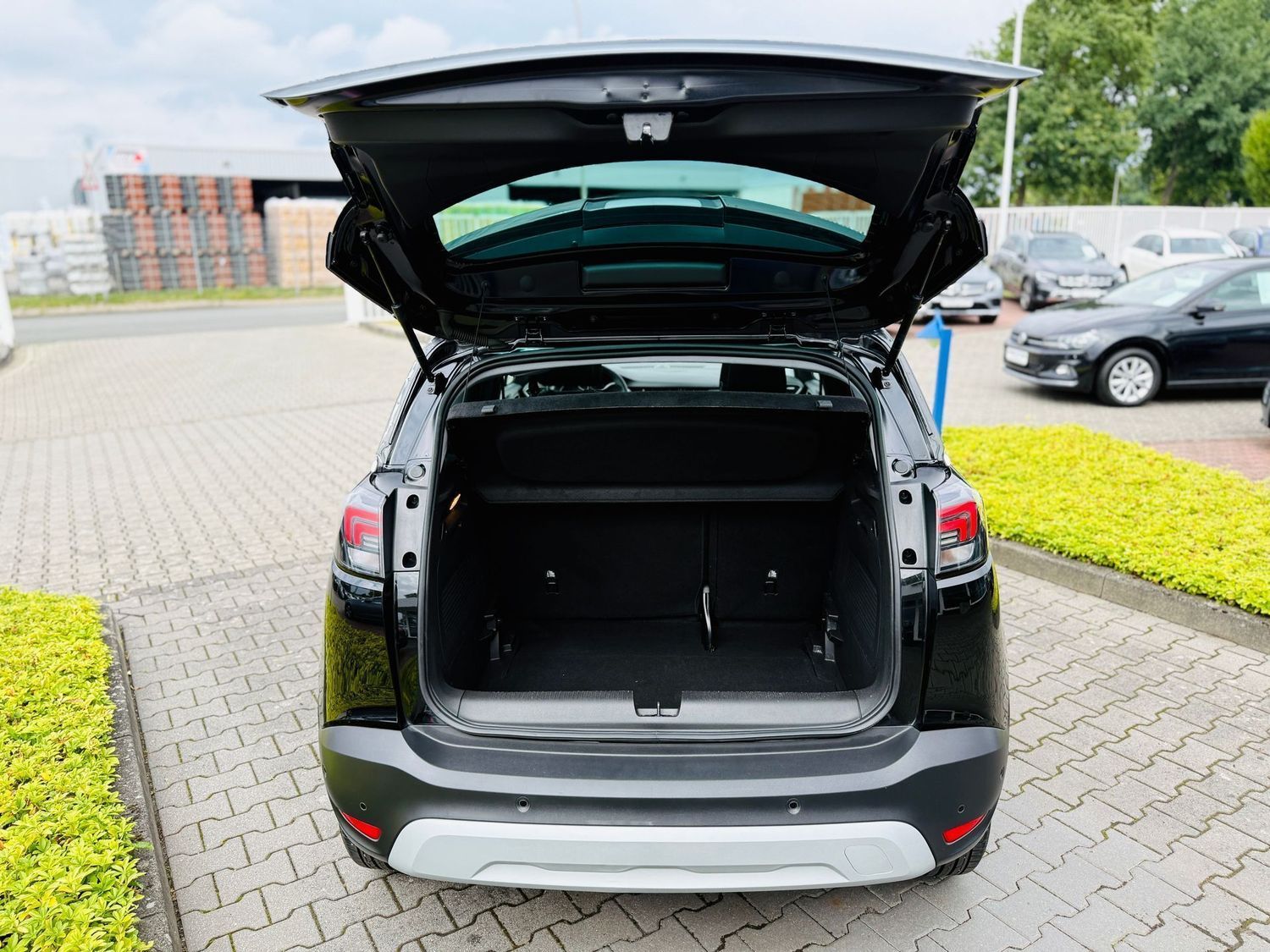 Fahrzeugabbildung Opel Crossland X 1,2 T ELEG., Navi, Panod, LED, RFK,