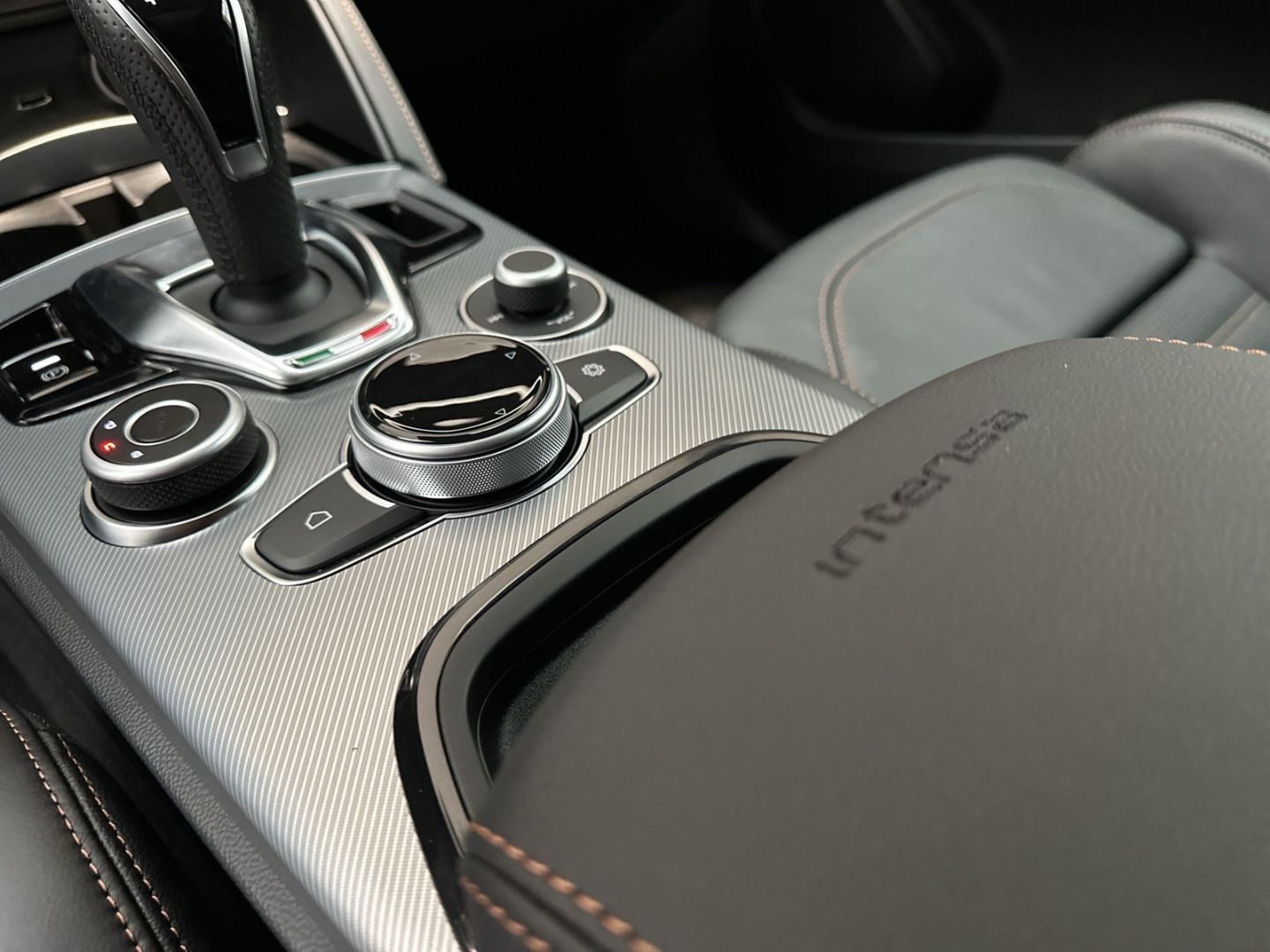 Alfa Romeo Stelvio - Bild 17