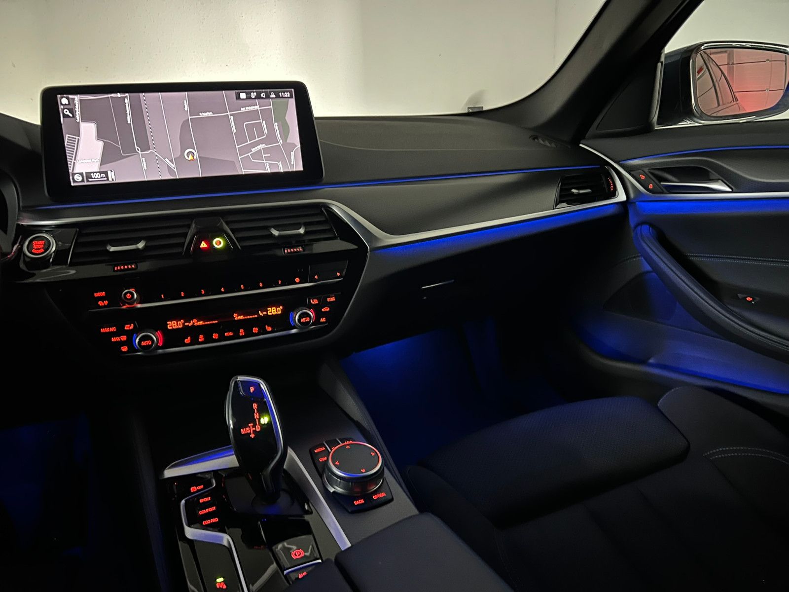 Fahrzeugabbildung BMW 520 d xDrive M SPORT/STHZ/LED/ACC/AHK/AMBIENTE