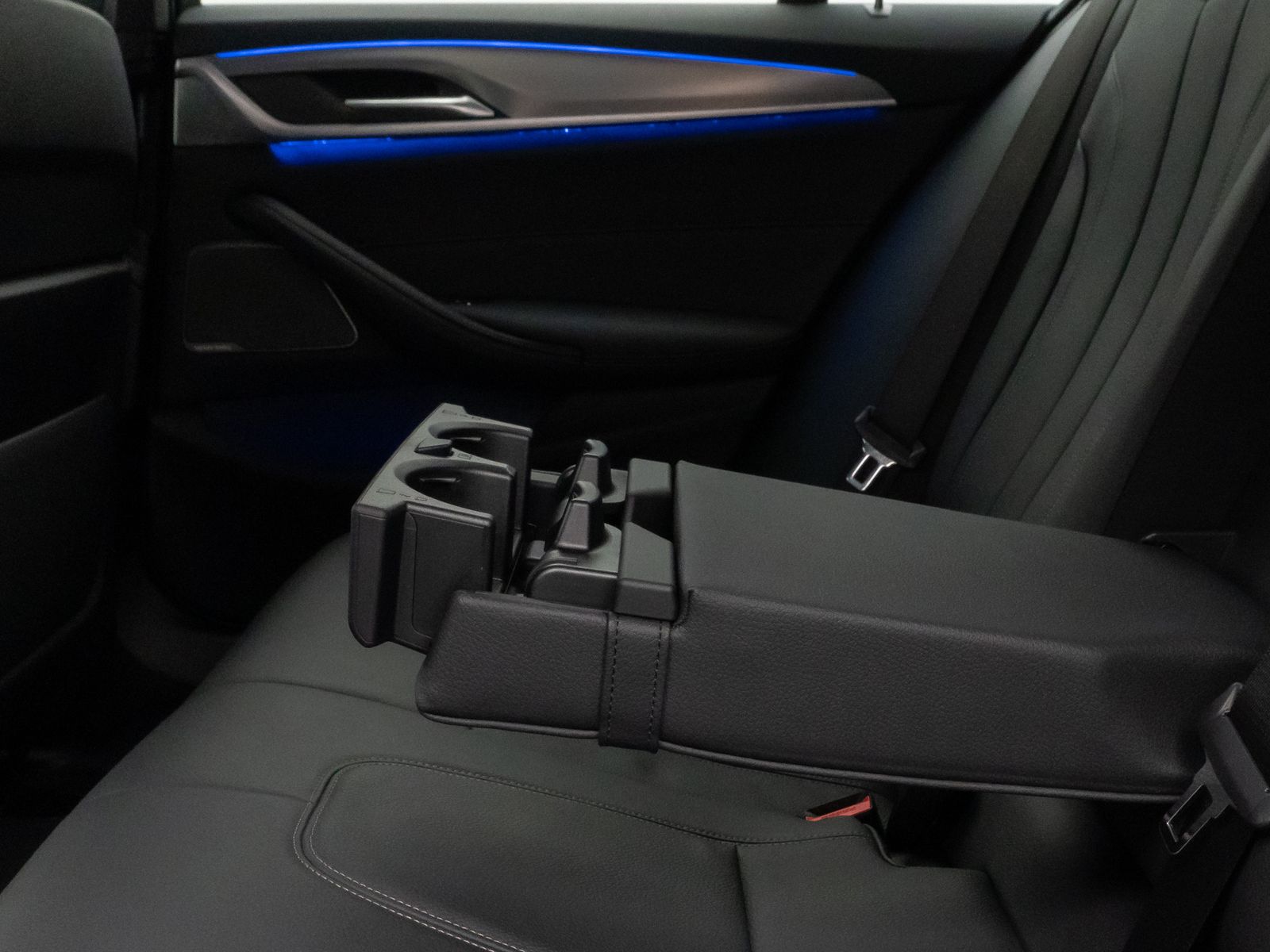 Fahrzeugabbildung BMW 540d xD M Sport Kamera HUD DAB H/K 4xKlima AHK