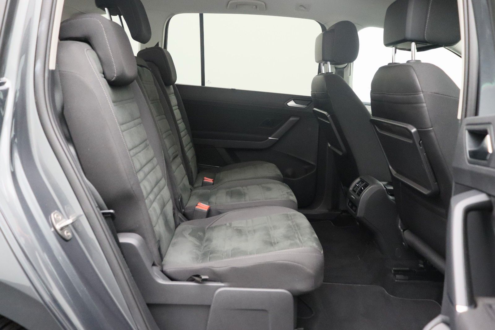 Fahrzeugabbildung Volkswagen Touran Comfortline ACC DSG AHK Massage