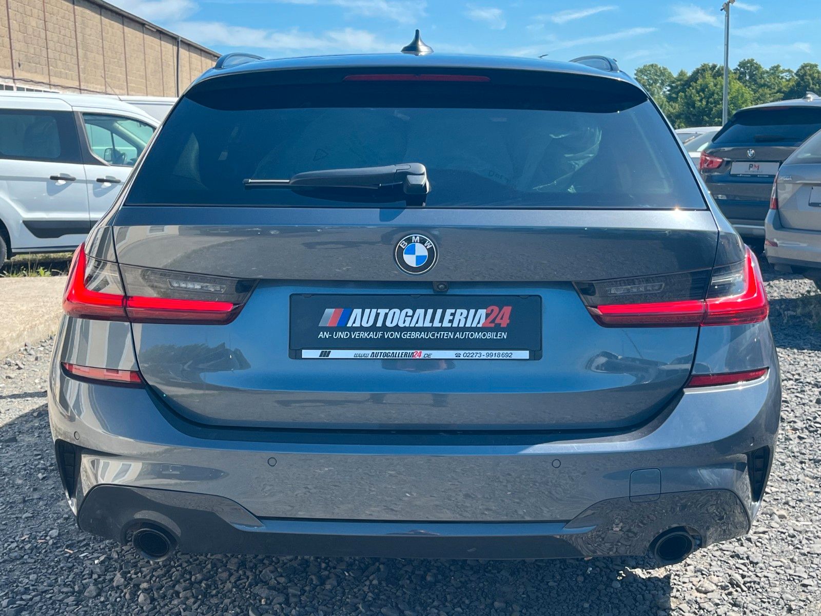 Fahrzeugabbildung BMW 320d Sport-Aut. M SPORTPAKET Navi Leder AHK LED