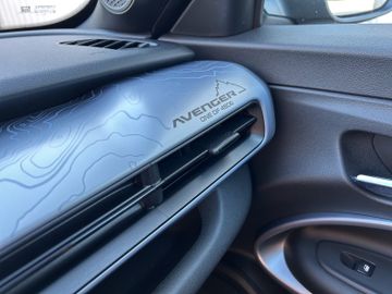 Jeep Avenger 1.2 The North Face 4xe KAMERA LED AWR