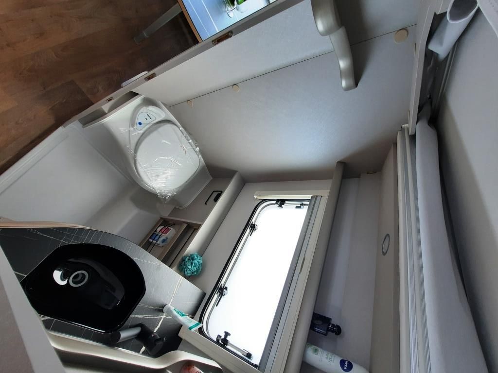 Fahrzeug Übersicht 19 Fahrzeugabbildung HYMER / ERIBA / HYMERCAR Touring 560 Verfüg./Sparen Sie 10.725,- €
