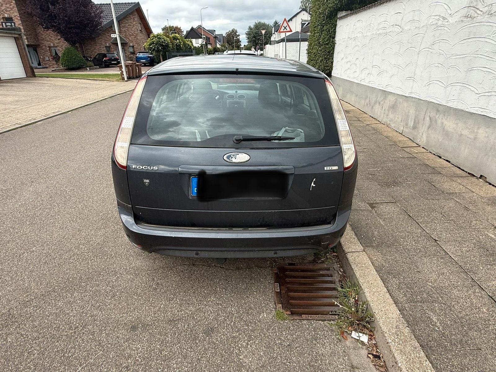 Ford Focus 2008 — rear view