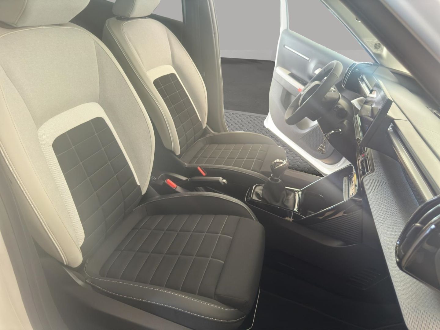 Fahrzeugabbildung Citroën C3 Turbo 100 MAX HUD Navi Soundsystem LED Apple