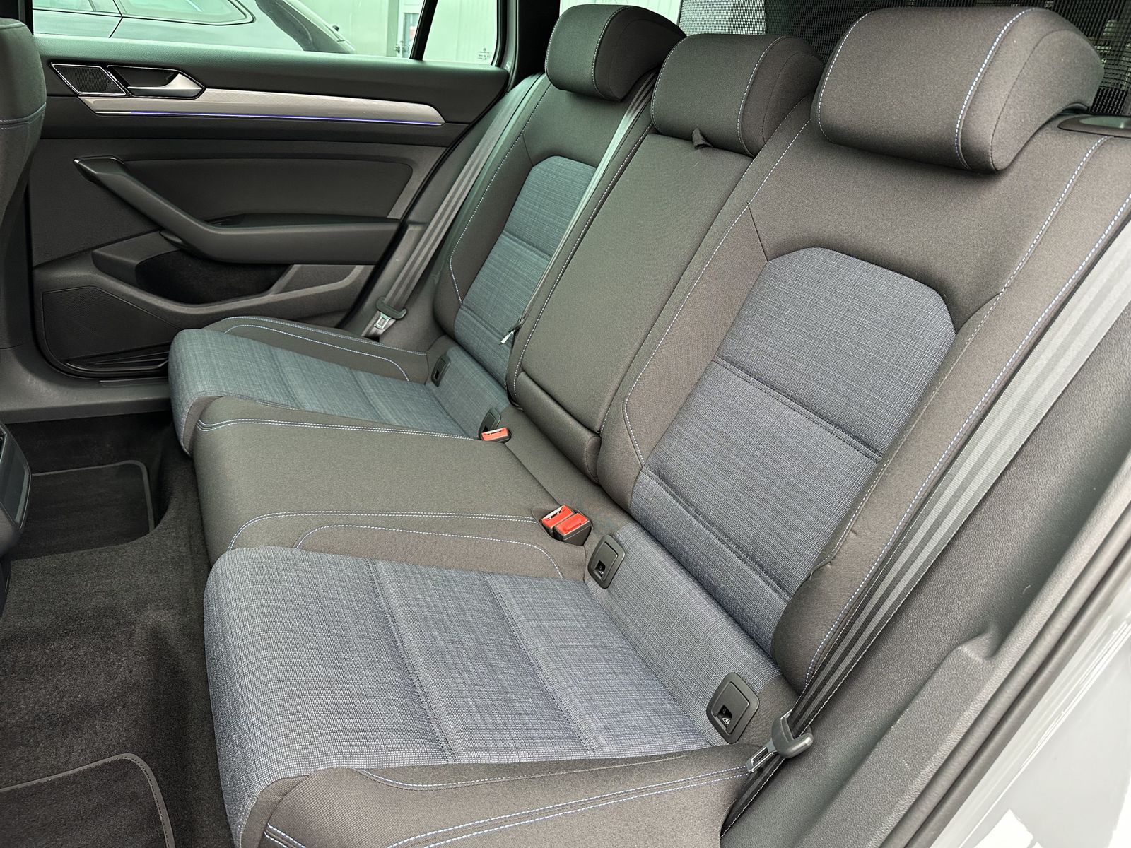 Fahrzeugabbildung Volkswagen Passat Variant 1.4 TSI DSG GTE NAV+LED+AHK+VCOCK