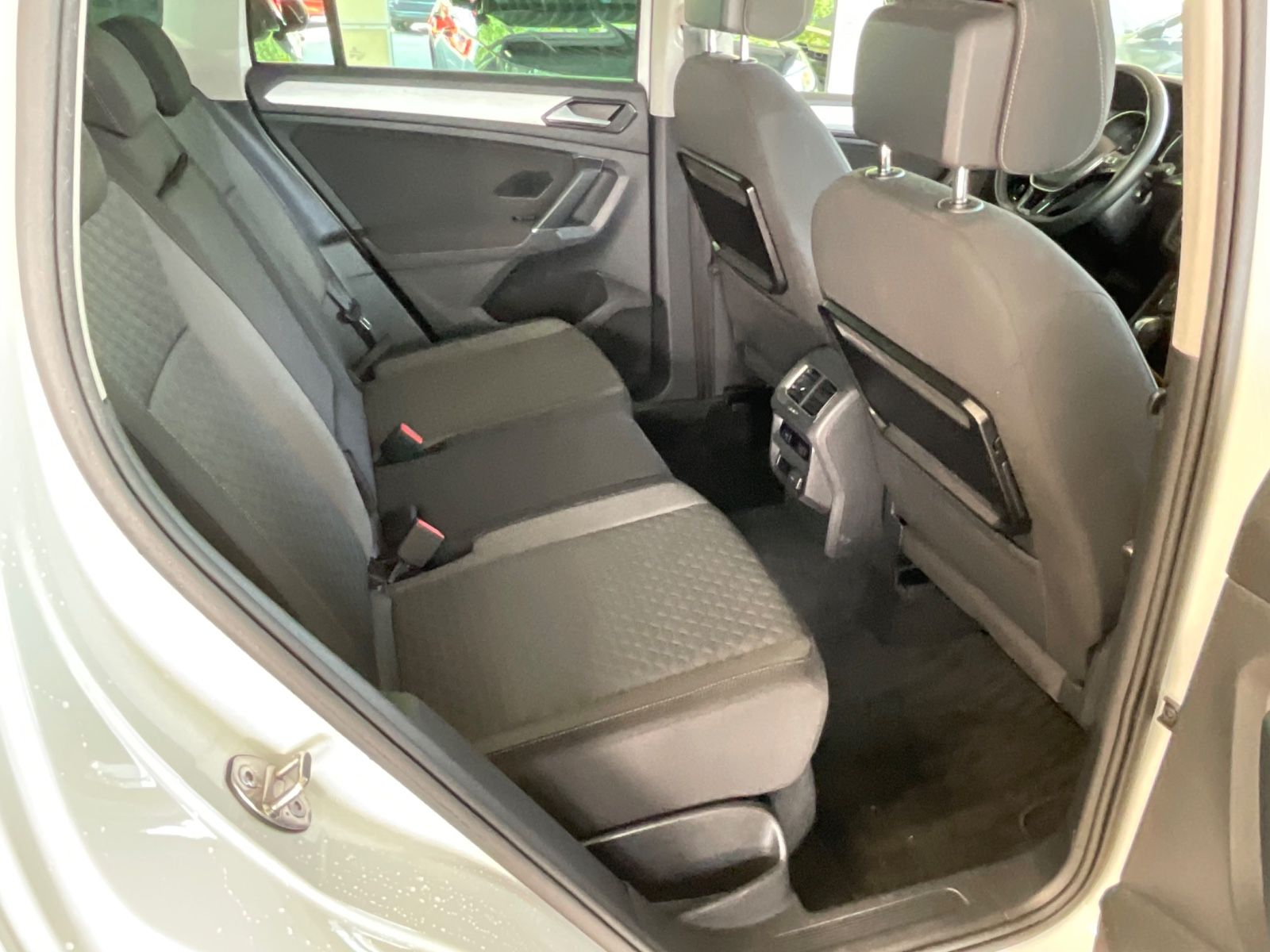 Fahrzeugabbildung Volkswagen Tiguan 1.4TSI DSG Comfortline *LED*NAVI* 1.HAND*