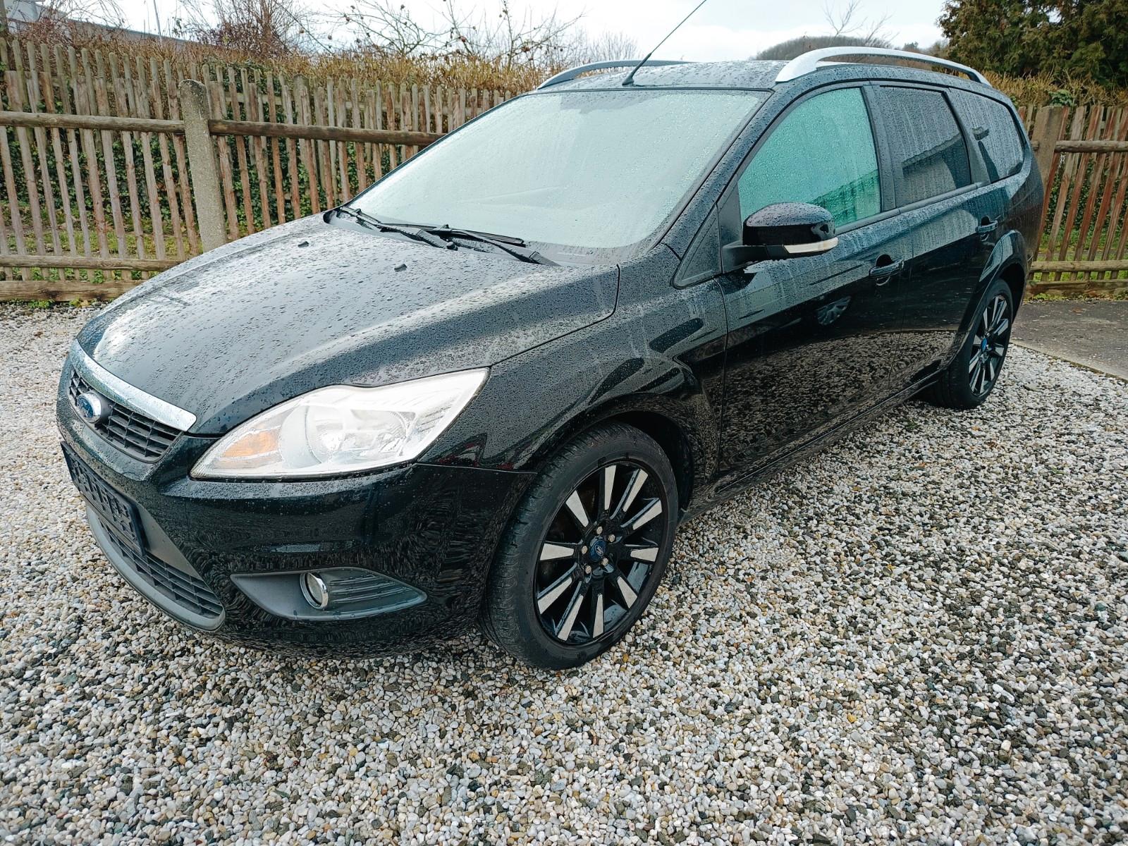 Ford Focus Turnier Black Magic/Leder/Zahnriemen NEU