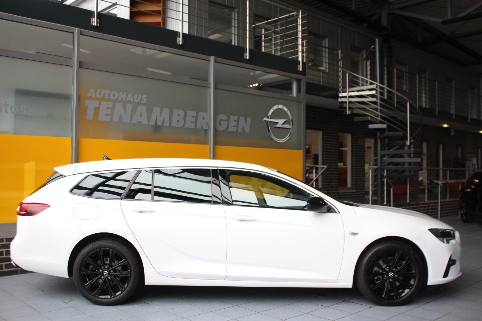 Opel Insignia B ST 4x4 Leder Massage Bose Matrix AHK imagem 3