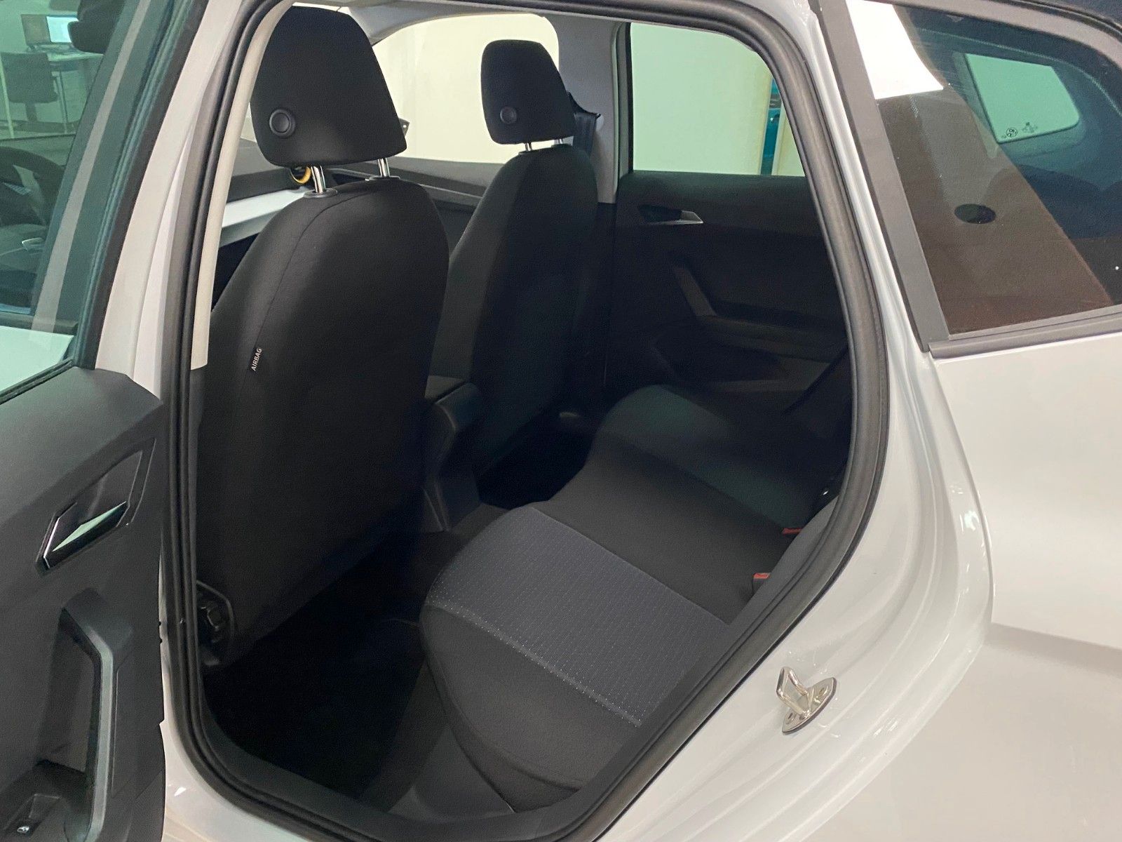 Fahrzeugabbildung SEAT Arona 1.0 TSI DSG STYLE+5 JAHRE GARANTIE+AHK+LED
