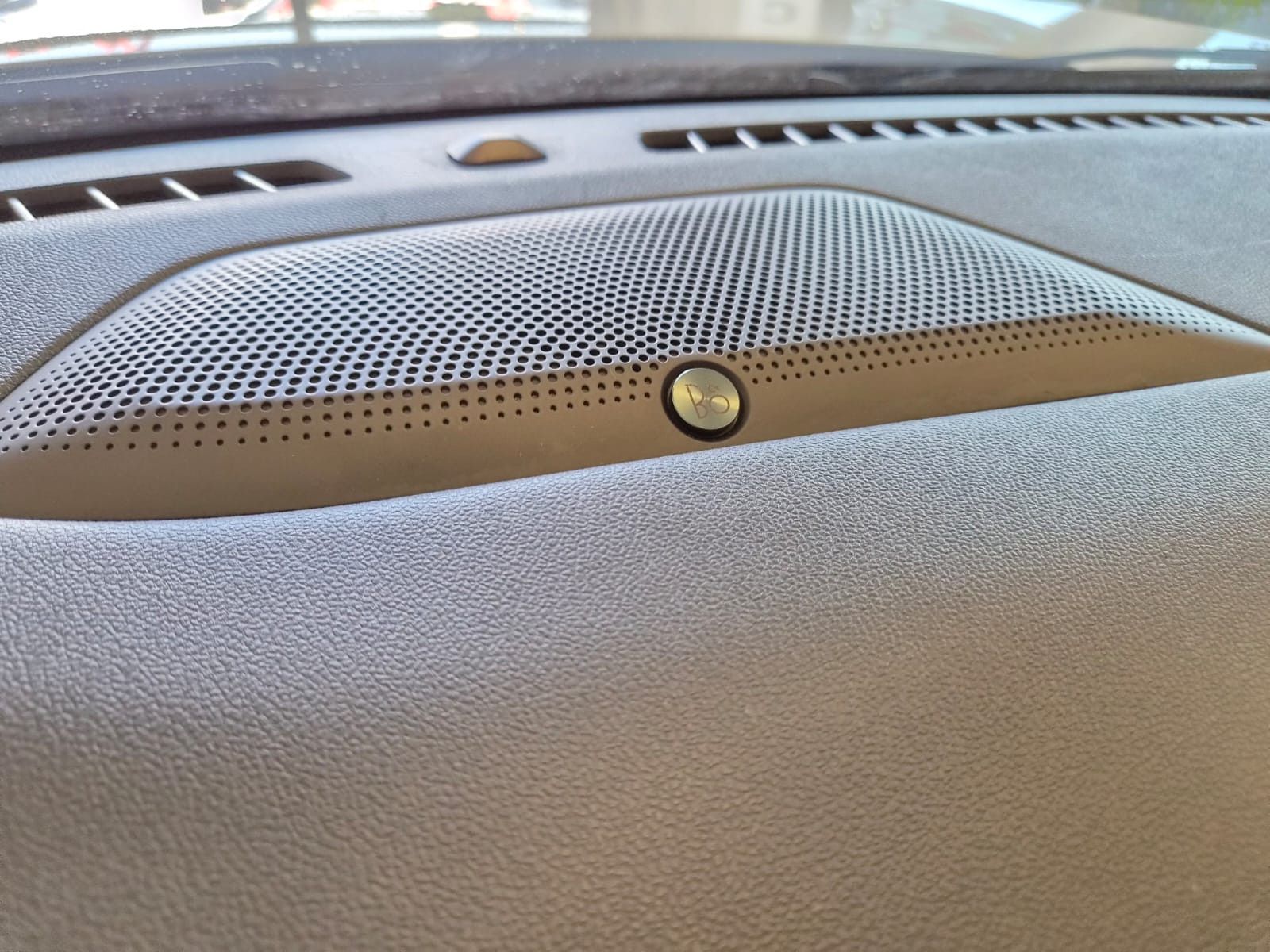 Fahrzeugabbildung Ford Kuga Titanium X / AUTOMATIK / GARANTIE / LED