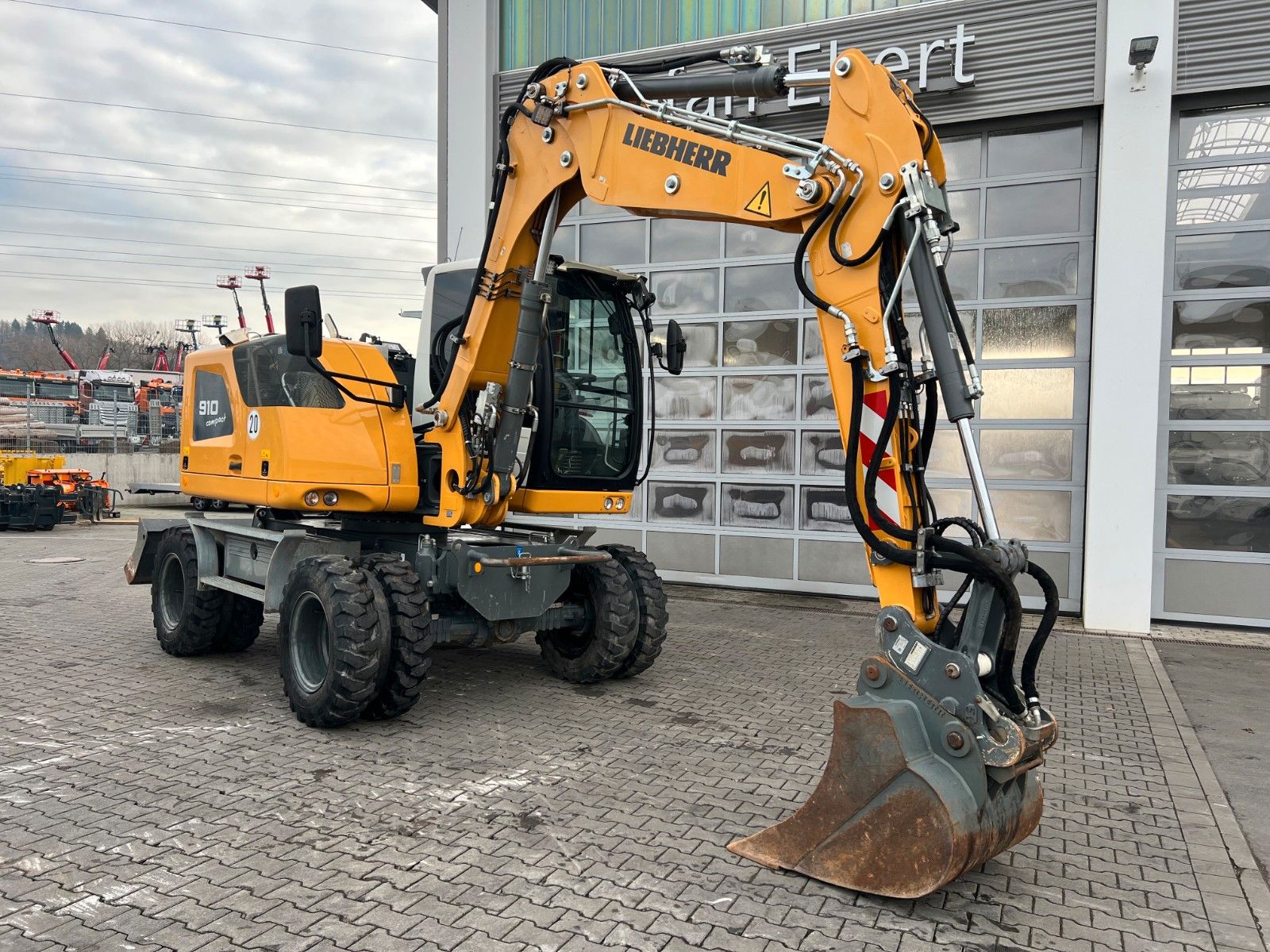 Fahrzeugabbildung Liebherr A 910 C Litronic / 2.381h / SW33
