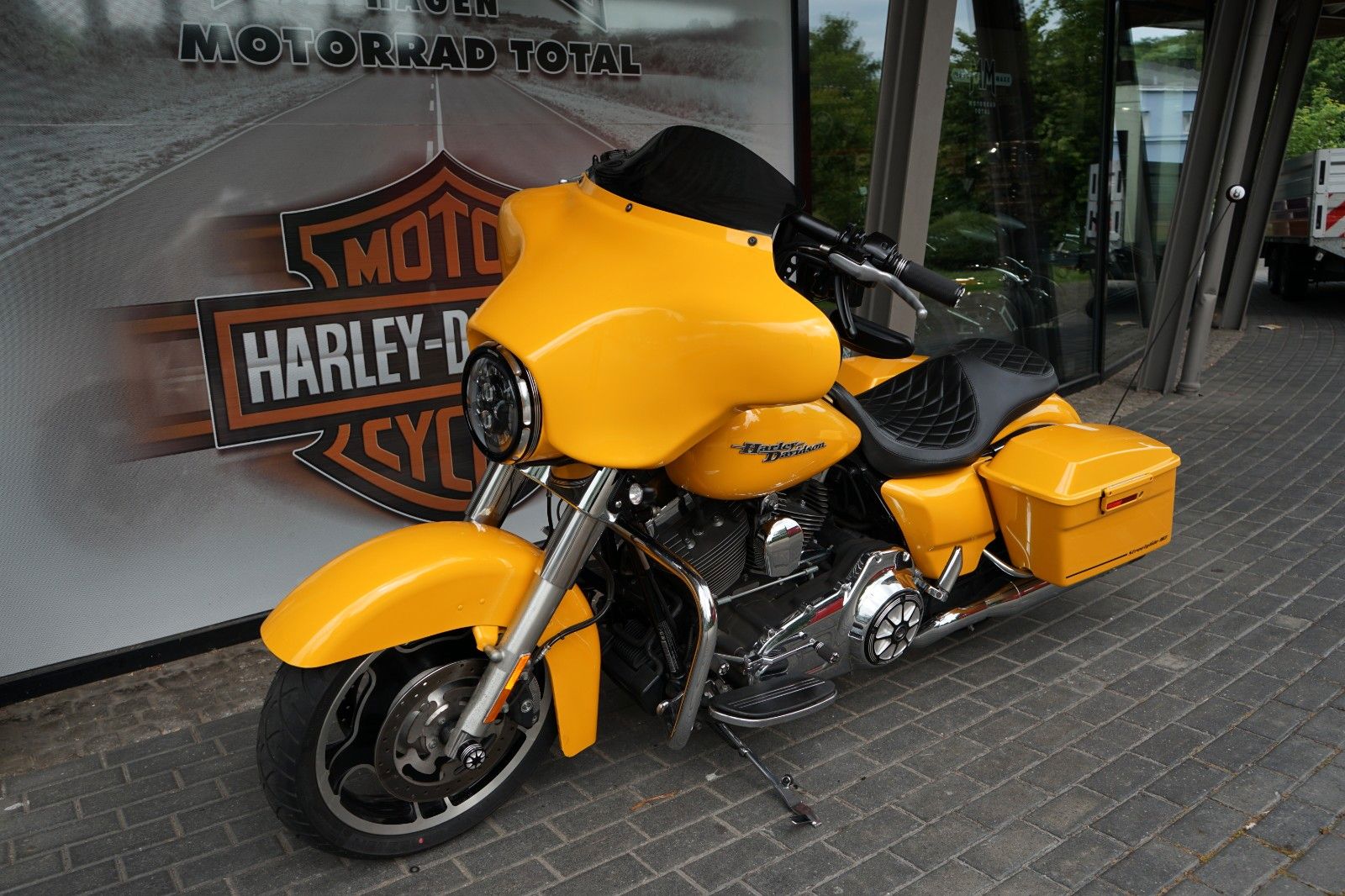 Fahrzeugabbildung Harley-Davidson Street Glide 103 - Jekill & Hyde - Garmin