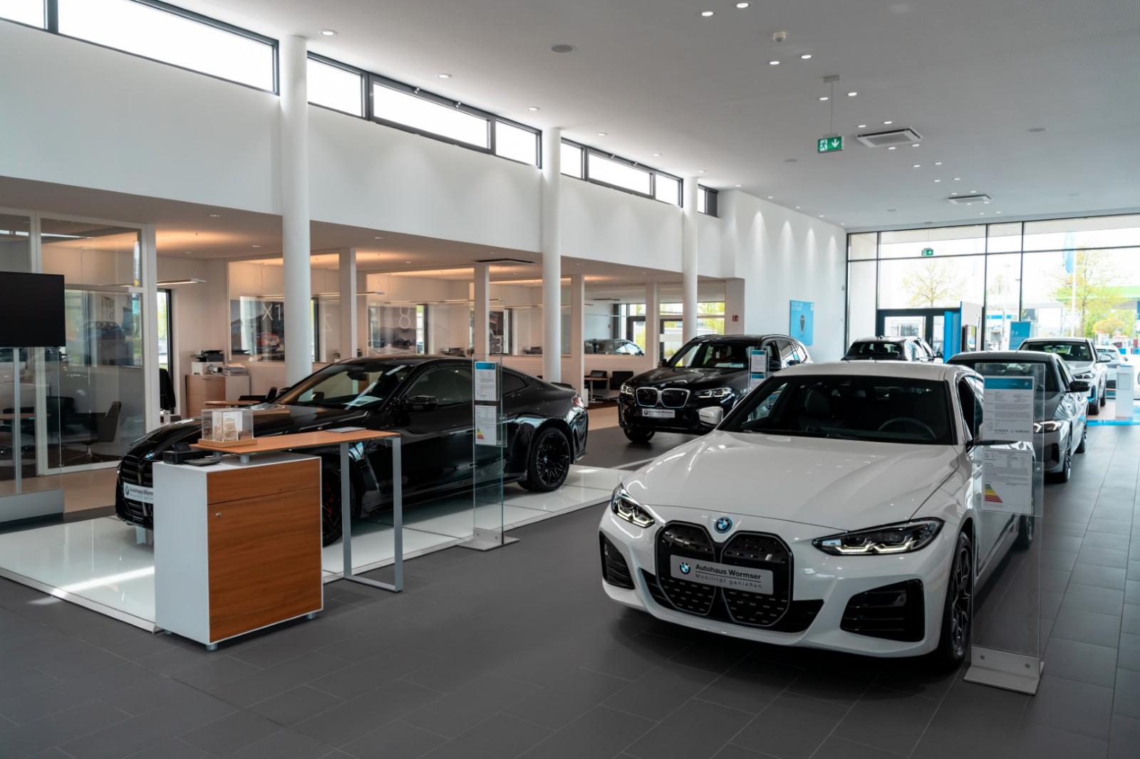 showroom-image-top