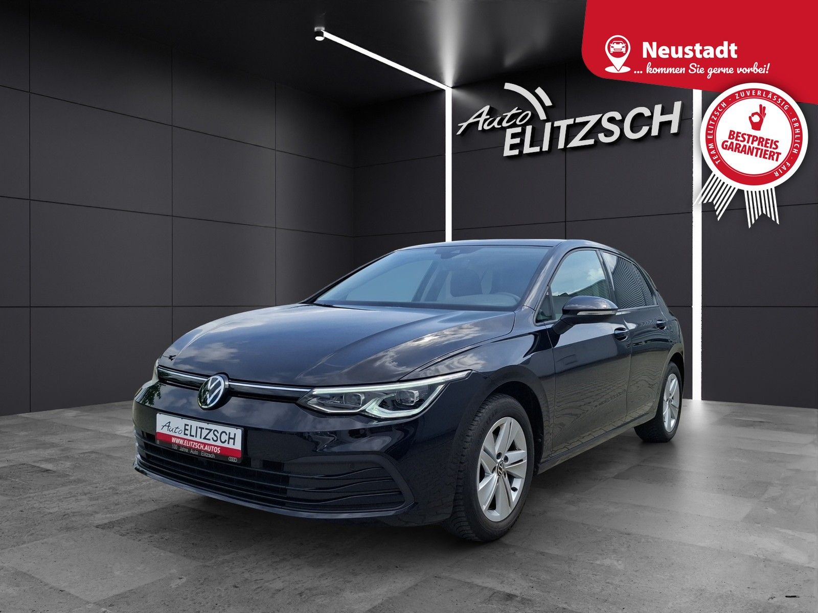 Fahrzeugabbildung Volkswagen Golf VIII TSI Life LED AHK STHZ ACC Navi Pano AI