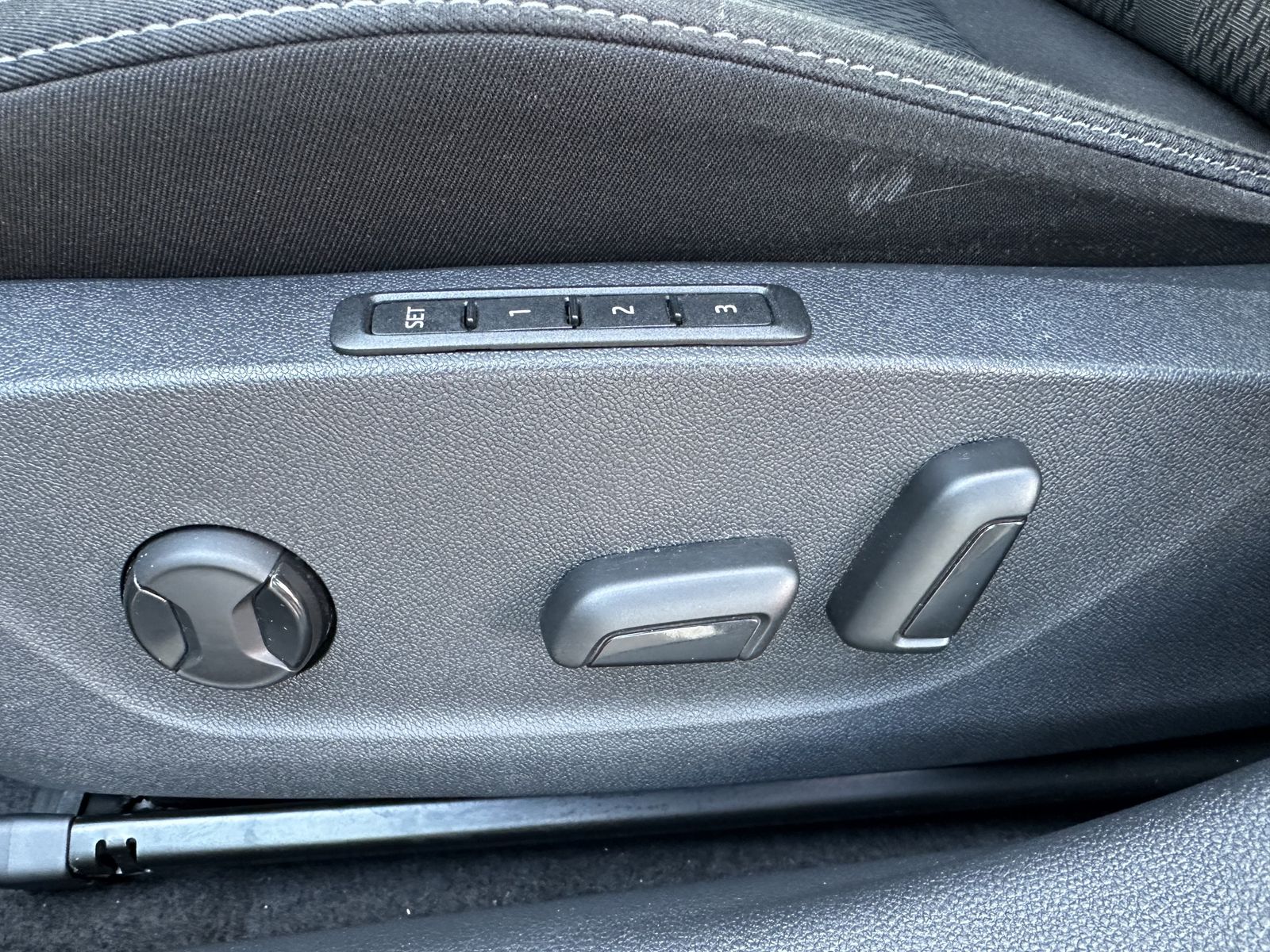 Fahrzeugabbildung SKODA Octavia Combi 2.0 TSI DSG 4x4 Style NAV+LED+AHK