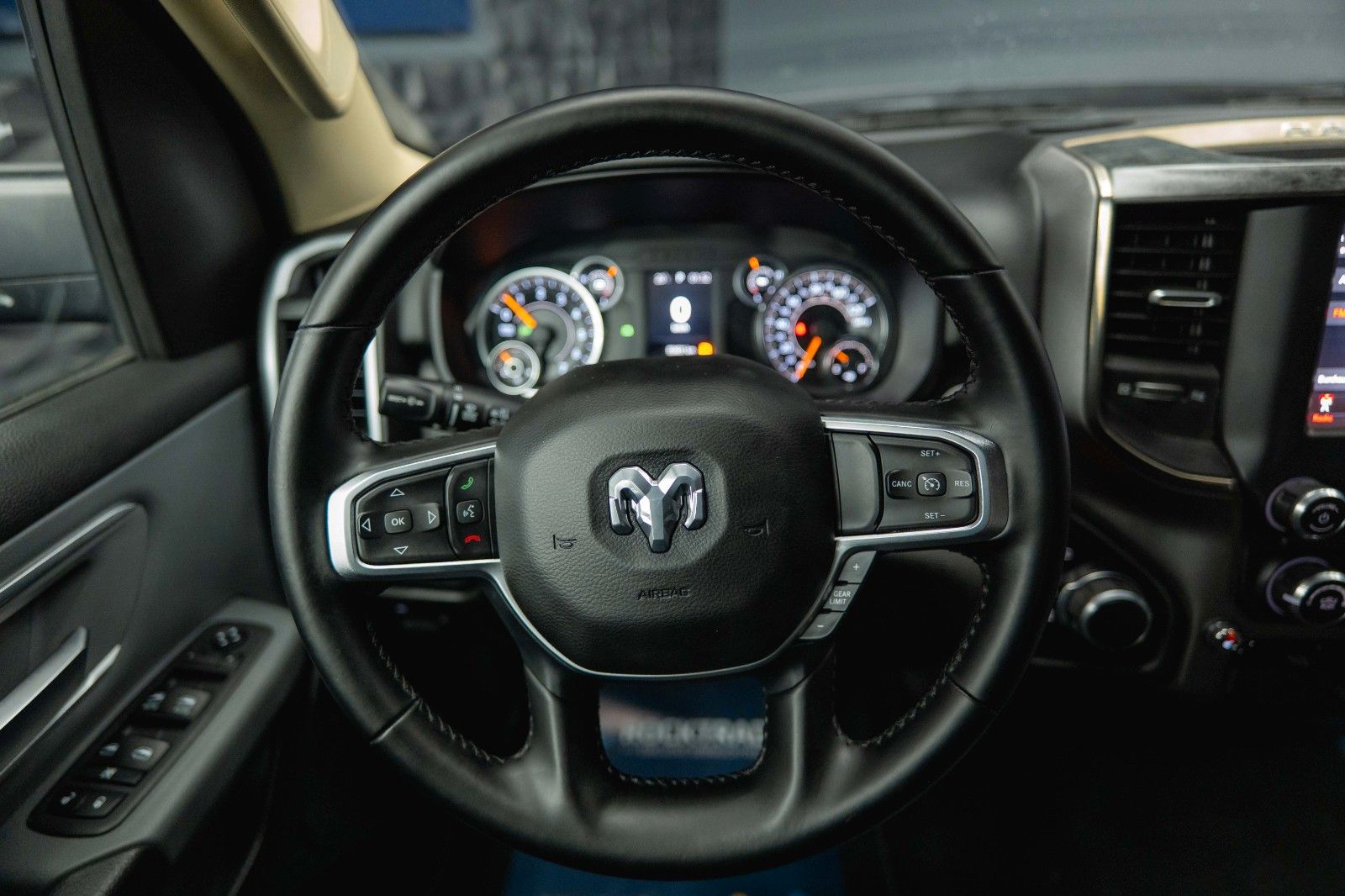 Fahrzeugabbildung Dodge RAM 5.7 V8 HEMI 4x4 OFFROAD LONGBED Limited LED