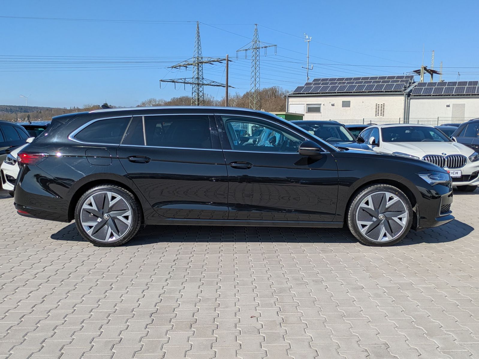 Fahrzeugabbildung SKODA Superb 2.0 TDI 4x4 Selection MATRIX*AHK*PANO*19"